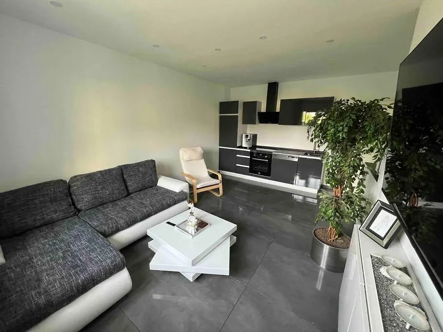 Schoenes 2 Zimmer Apartment An Der Stadt Grenze Mit Klimaanlage Blankenfelde-Mahlow