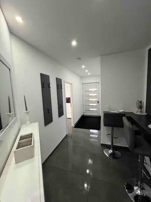 Schoenes 2 Zimmer Apartment An Der Stadt Grenze Mit Klimaanlage Blankenfelde-Mahlow