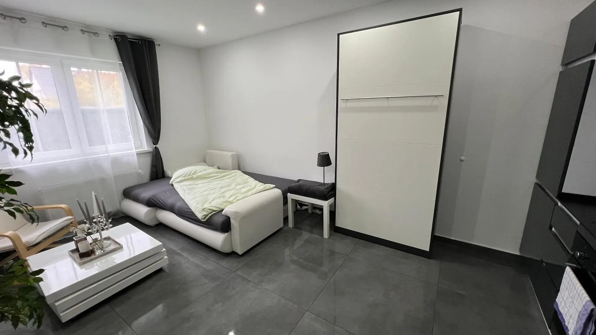 Schoenes 2 Zimmer Apartment An Der Stadt Grenze Mit Klimaanlage Blankenfelde-Mahlow